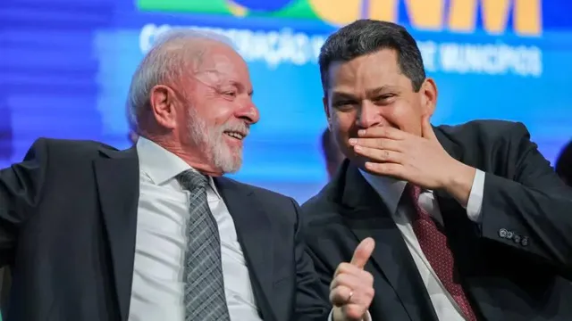 Alcolumbre marca sessão para votar ‘pauta-bomba’ enquanto encontro com Lula não sai