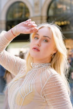 Rebel Wilson em Disputa Judicial: Atriz Afirma que Colega de Elenco Transformou 
