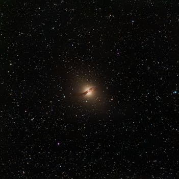 A Galáxia Sombrero Embrulhada em Mistério 30 Milhões de Anos-Luz Longe