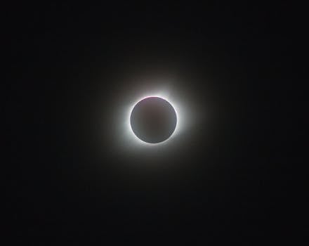 Artemis II: Primeiros Humanos a Assistir a Eclipse Solar no Espaço