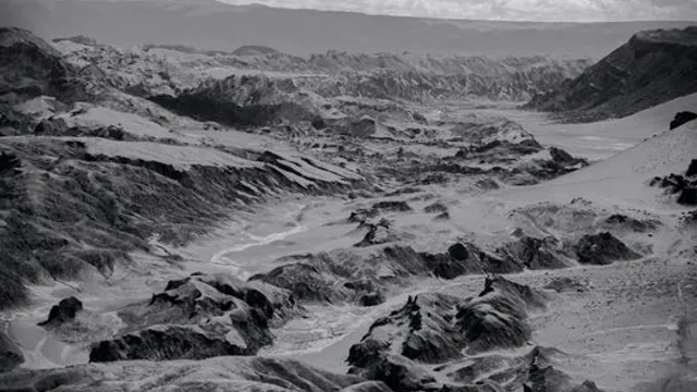 Curiosity: Exploradores do Planeta Frequentam Unidade de Yardang