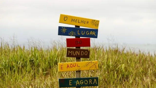 FlowMo-WM: Modelo do Mundo com Momento de Objeto e Deriva Ambiente Oculta